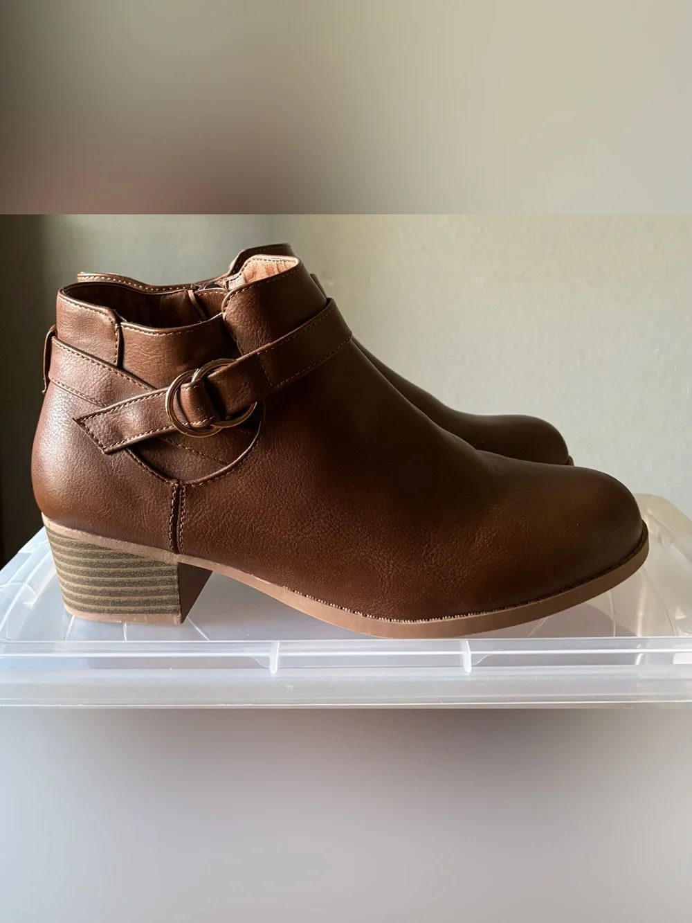 Girl’s-Kids brown ankle bootie with buckle accent